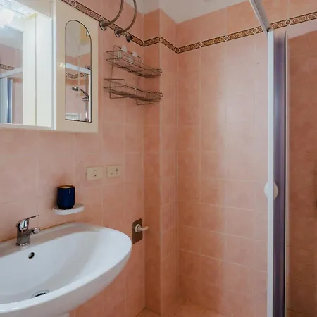 Hébergement de vacances Casa Rossella A *